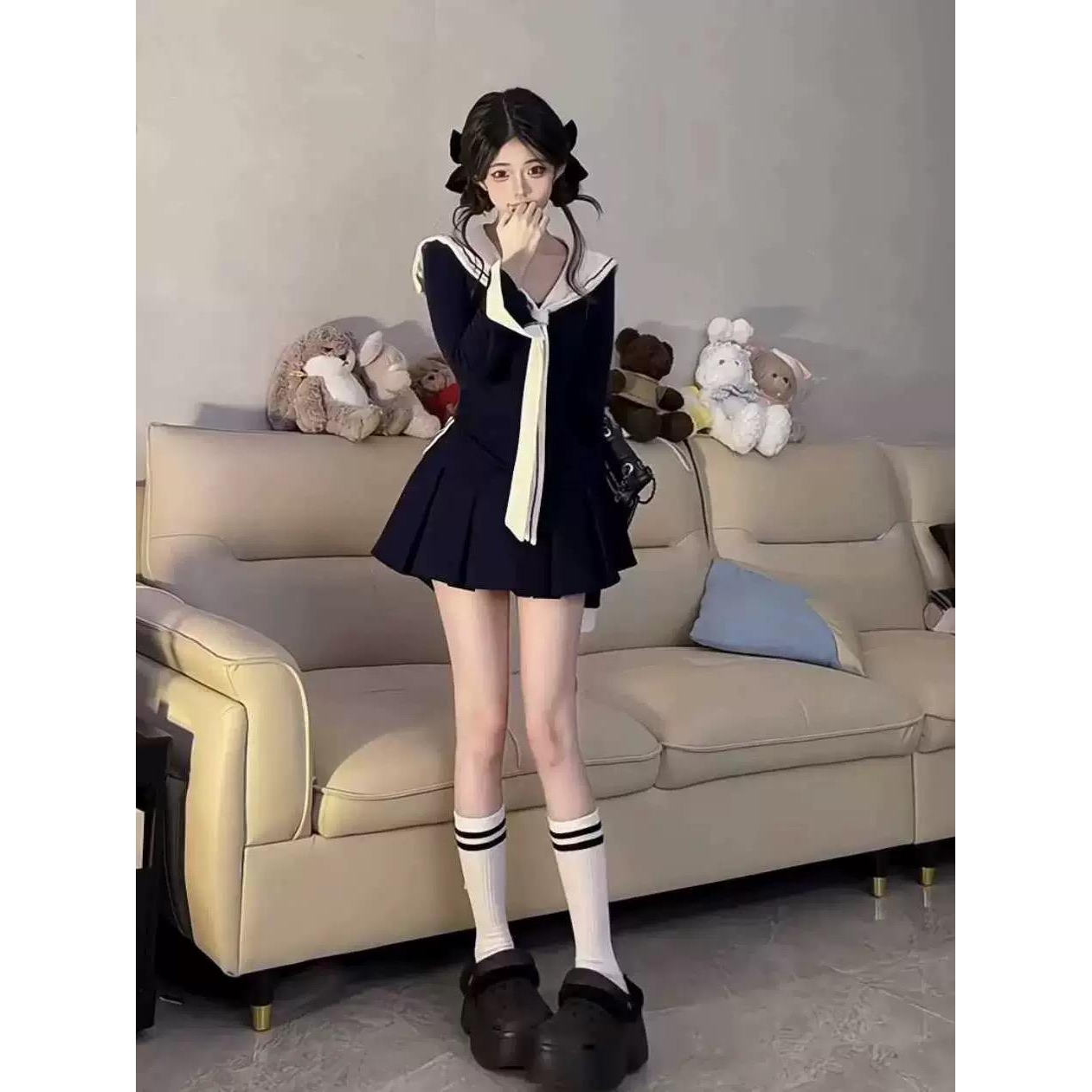 学院风JK制服套装女辣妹修身t恤海军领坎肩设计感上衣百褶裙两件 - 图2