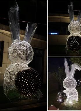 大型不锈钢镂空兔子雕塑铁艺网格发光动物户外园林景观落地装饰