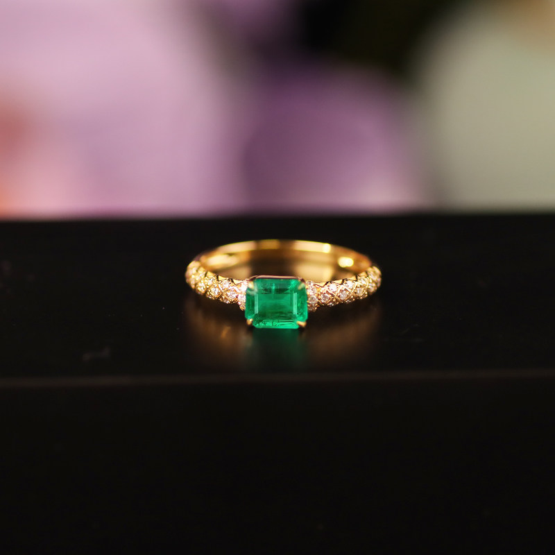QUEENA.Z 2026 New Designer Series Women’s Emerald Ring HK560123001