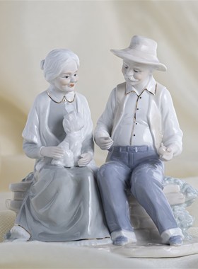 愿一礼物】情侣夫妻摆件 高级精致纪念日结婚礼物 一家人陶瓷雕像
