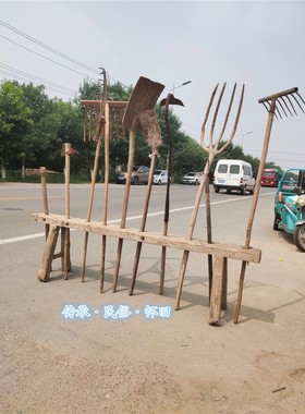 民俗老物件旧农具农民农耕文化木掀木三叉铁锄头铁锨竹木耙博物馆