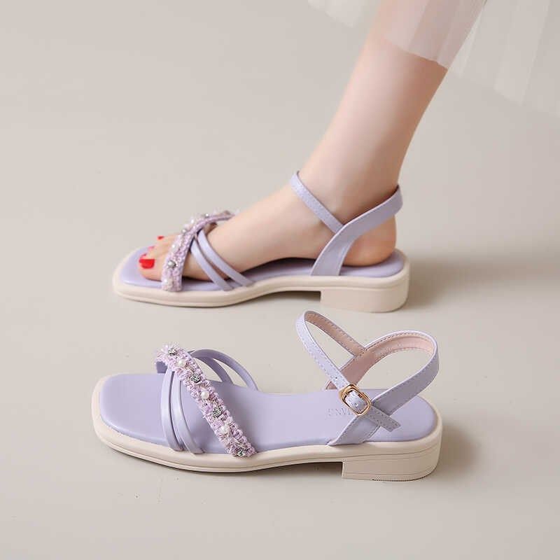 2024今年流行的夏季新款百搭不累脚白色软底夏款平底女士时装凉鞋,淘宝优惠券,粉丝福利购,淘宝优惠卷