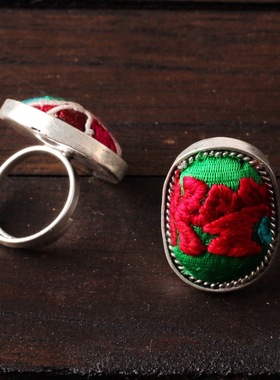 地摊精品 民族风 复古手工苗银饰品 创意时尚戒指绣花