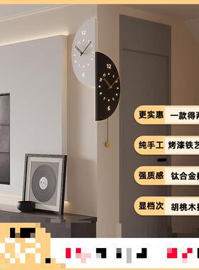 2025新款现代挂角客厅双面挂钟家用转拐角时钟cwTye8sW餐厅静音墙