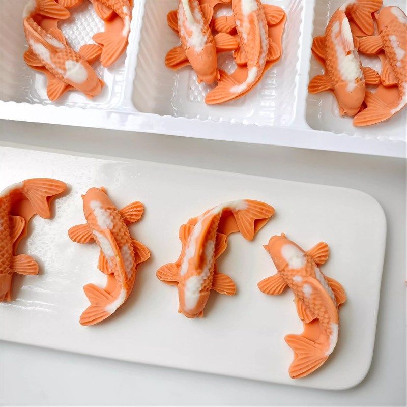 烘焙蛋糕装饰巧克力小鲤鱼摆件中式金鱼摆盘成品插件.巧克力配件,淘宝优惠券,粉丝福利购,淘宝优惠卷