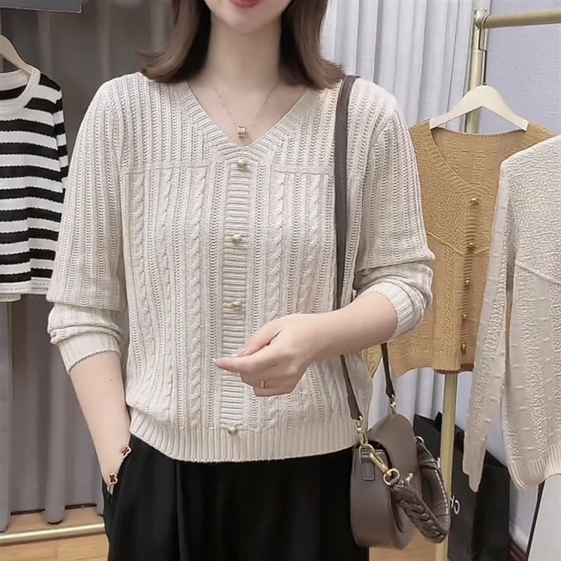 加肥加大码女装宽松m遮肚V领毛衣女秋冬钉珠洋气减龄打底针织上衣 - 图2
