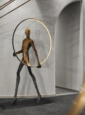 创意人形雕塑落地大摆件展厅售楼处抽象艺术摆件客厅轻奢落地灯