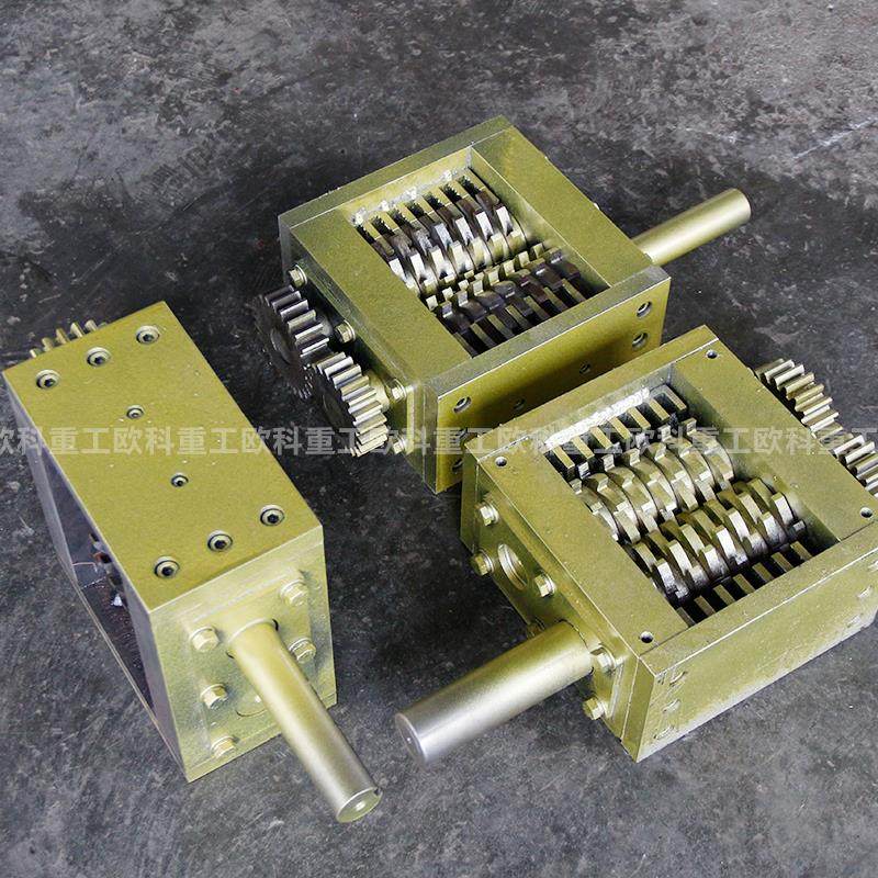 Small single and double shaft shredder chassis plastic crushing environmental protection equipment medical domestic waste shredding and shredding knife box
