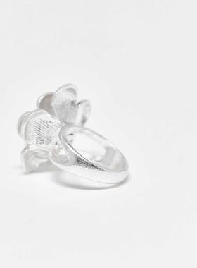 ASOS DESIGN 女士 戒指 Curve 设计精饰花朵色调戒指(银色)