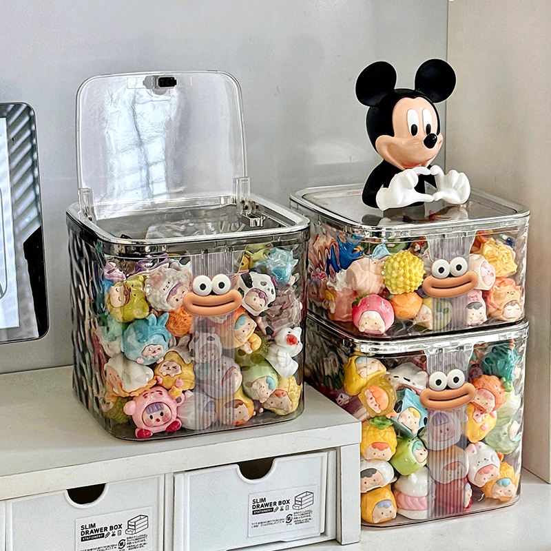 可爱萌粒收纳盒透明大容量桌面防尘带盖小摆件展示架小萌粒整理盒