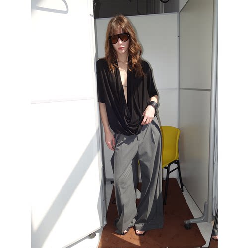 DIONYS*Héra Draped Neckline Top 「赫拉」雕塑荡领微透羊毛T恤 - 图0