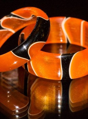 厂家橙色和黑色亚克力戒指 树脂戒指非导电戒指另类结婚戒指