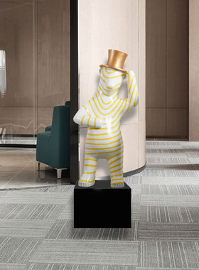 售楼处落地礼帽熊雕塑大摆件样板间商场走廊过道抽象玻璃钢装置品