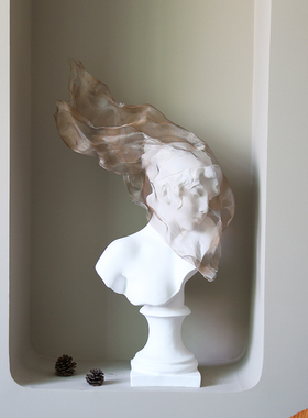 留连北欧艺术金属面纱女孩雕像人物雕塑客厅玄关摆件别墅高级软装