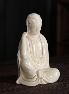 仿古何朝宗款明清古典德化窑陶瓷摆件盘坐小佛像白瓷小自在观音