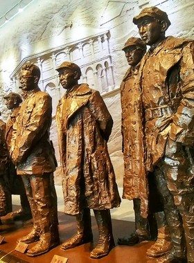 遵义会议群雕人物铸铜玻璃钢景区场景大型室内雕塑艺术定制摆件