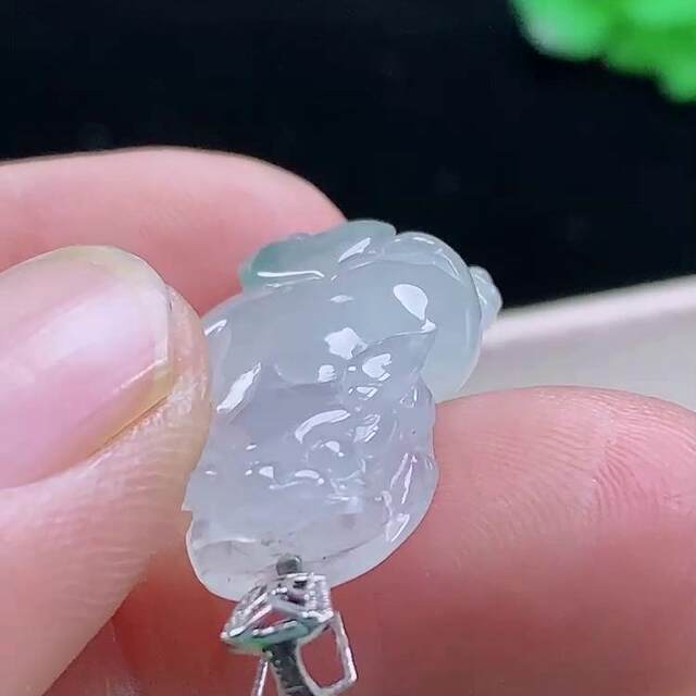 Burmese jadeite Pixiu inlaid with gold and jade pendant natural jade