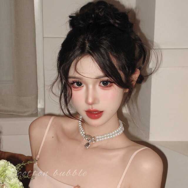 The fugitive princess pearl necklace is a high-end clavicle chain.