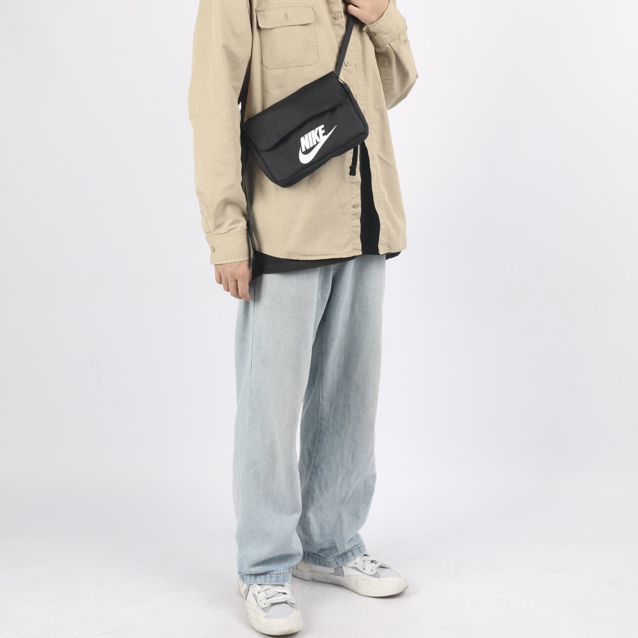 NIKE Nike shoulder bag multifunctional flip messenger bag simple personality mobile phone bag portable commuting small bag