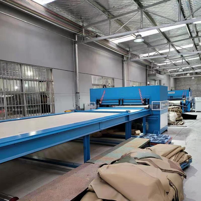 全自动模切机输送带循环式伪装网智能数控切花机精密四柱裁断机 - 图2