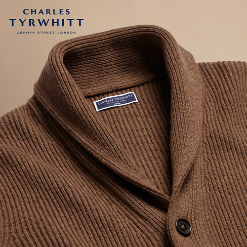 CHARLES TYRWHITT焦糖棕美利奴羊毛粗织披肩领男士保暖针织开衫 - 图2