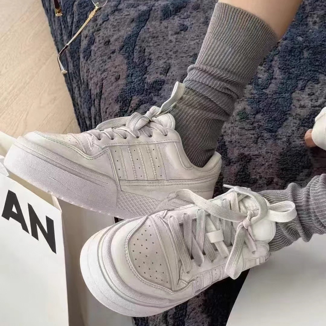 艾模儿2025秋冬新款做旧女鞋小白鞋女厚底增高加绒运动休闲鞋百搭 - 图1