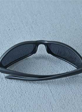 超轻男士骑行墨镜女士黑色偏光太阳镜户外运动防风沙骑车眼镜防晒