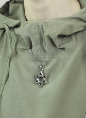DH7暗黑六芒星项链男款轻奢小众精致设计钛钢星星吊坠毛衣锁骨链
