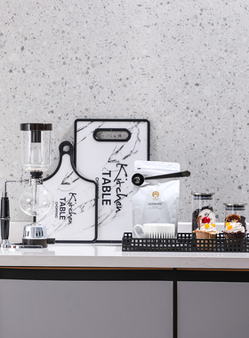 黑白简约样板间厨房装饰品