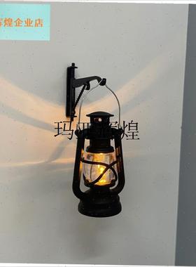 无聊瞭买个金属支架挂迷你小煤B油灯小煤油灯发光壁挂灯摆件,