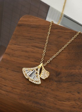 真金电镀微镶锆石气质锁骨链女高级感银杏叶吊坠项链个性百搭颈链