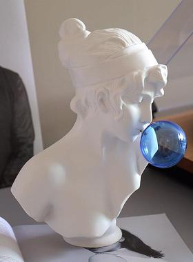 留连橙色吹泡泡女孩雕像北欧客厅艺术人物雕塑摆件高级家居装饰品