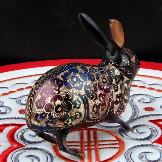 Pakistani copper hand-carved lacquered copper flowers rabbit zodiac rabbit animal Chinese art copper ornaments
