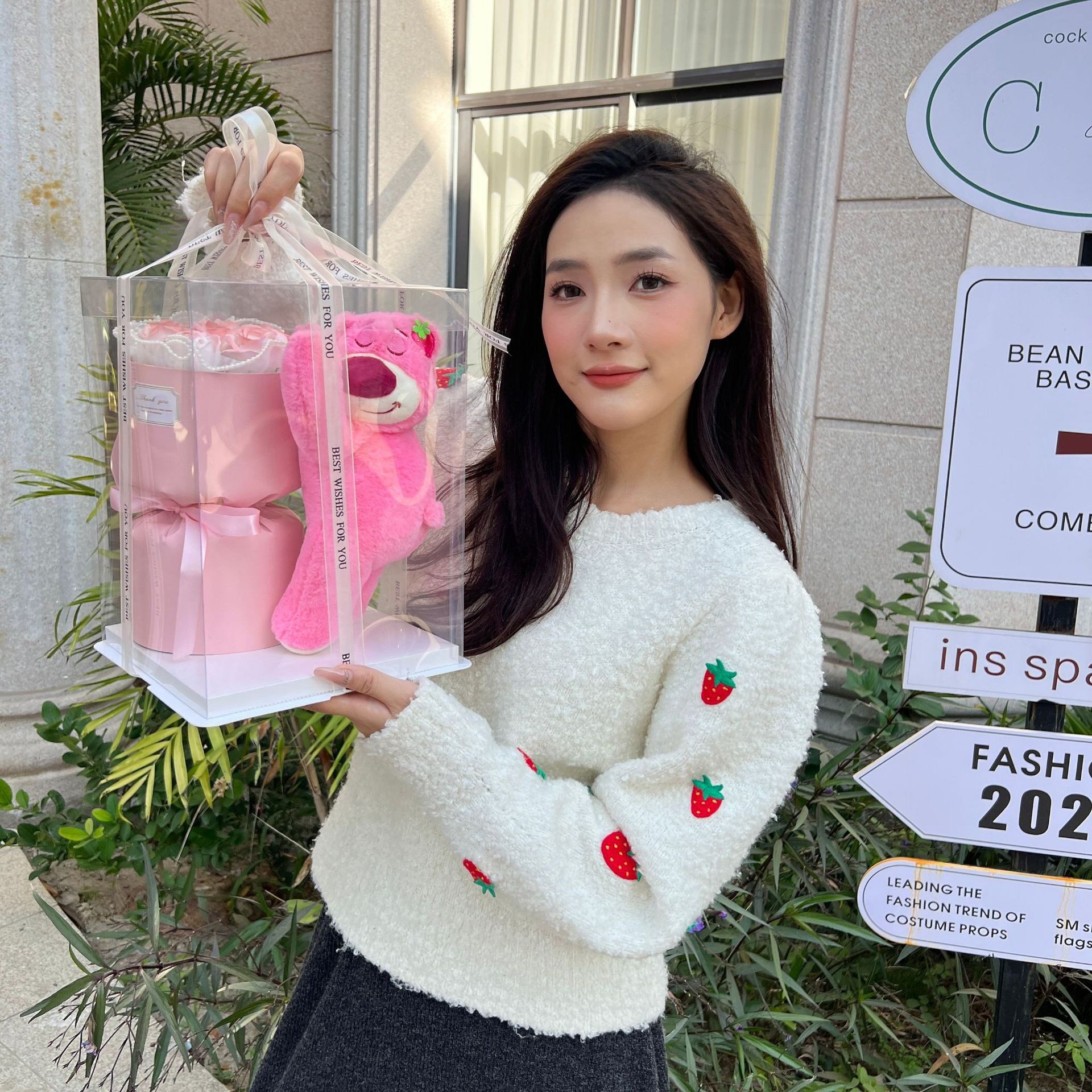 草莓熊玩偶花束玫瑰永生花礼盒送女生闺蜜生日礼物圣诞情人节礼物