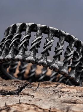 ROCK PUNK北欧霸气复古骨头图钉圈戒指男士复古时尚钛钢朋克饰品