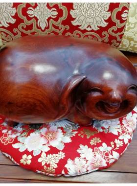 纯手工创意招财猫猪摆件布垫围脖铃铛配件工艺礼品摆设坐垫饰品。