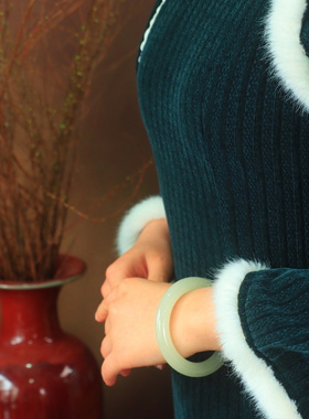 天然和田玉手镯女款玉石镯子年轻