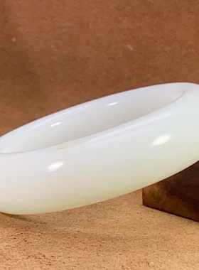 新疆和田玉白色平安镯56圈口