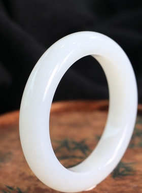 新疆和田玉平安镯老坑山料玉镯