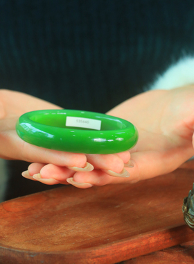 和田玉老坑碧玉手镯籽料正圈玉镯