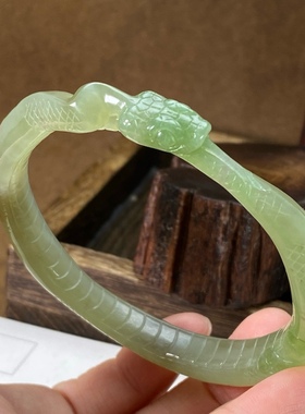 新疆和田玉手镯金蛇纳福圆雕镯