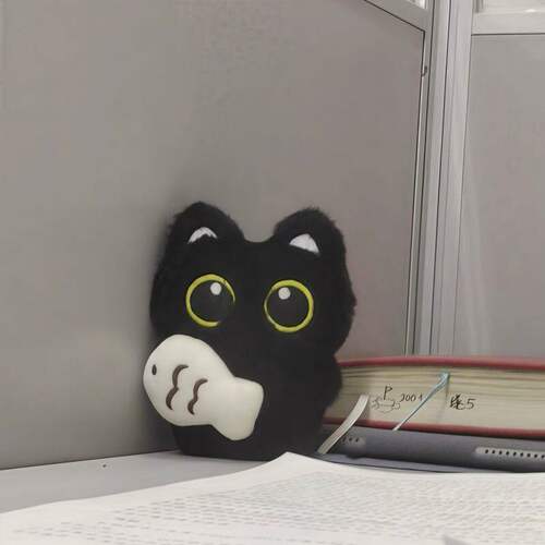 可爱呆萌抱鱼大眼小黑猫挂件毛绒玩偶情侣包挂件创意钥匙扣 - 图1