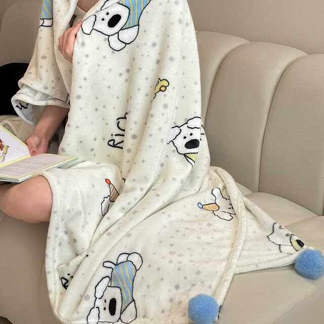 At first glance, the velvet blanket double-sided flannel blanket cute and refreshing printed office shawl blanket casual blanket