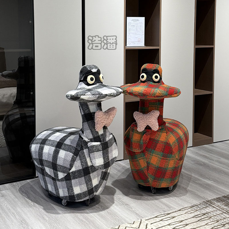 网红唐老鸭带轮溜溜鸭凳子高档软装创意休闲椅子客厅摆件新房乔迁,淘宝优惠券,粉丝福利购,淘宝优惠卷