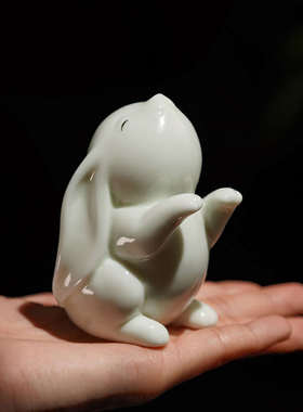 现代简约可爱小兔子摆件家居客厅办公桌面装饰品创意陶瓷玉兔摆设