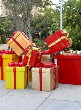 卡通耶诞老人玻璃纤维摆件仿真雪人雕塑景观大型商场户外耶诞节装