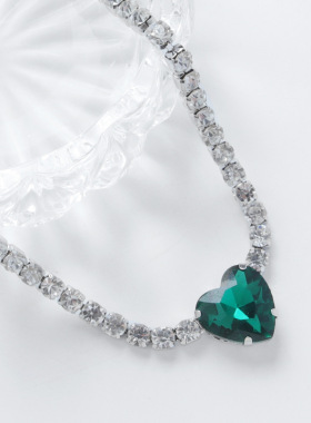 跨境轻奢祖母绿爱心形项链女小众设计感锁骨链 ins风潮流颈链项圈