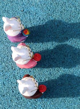 绅士兔子多巴胺玫瑰鲜花手工木雕桌面治愈摆件装饰品创意节日礼物