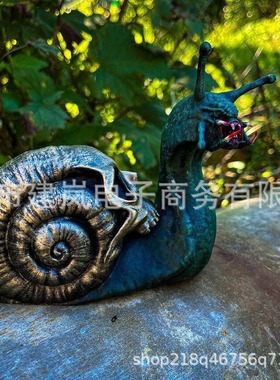 跨境新款动物贪吃血腥蜗牛雕像树脂工艺品摆件万圣节家居新品