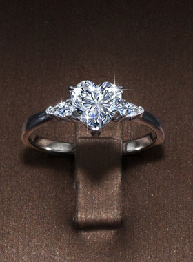 D色1克拉爱心莫桑石戒指女士奢华高级感S925纯银结婚求婚戒指